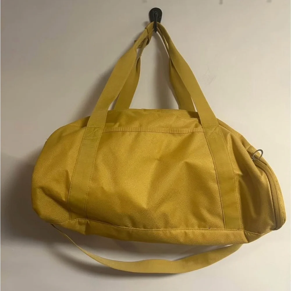 Nike One Club Travel Duffle Bag with Bungee Detail - Picture 3 of 7